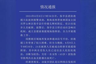 小老弟很上道啊？罗克抢圈撞上莱万，小心闪躲微笑走开